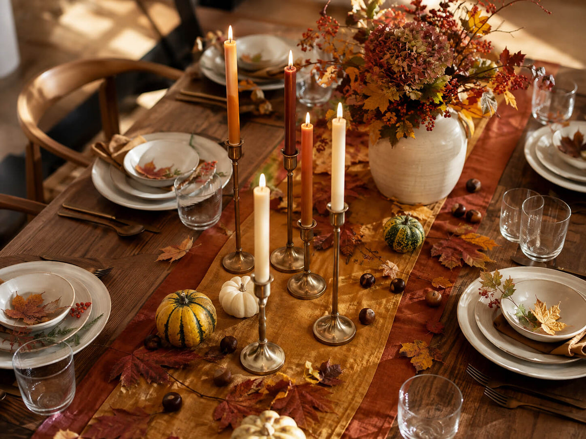 Herbstlich gedeckter Tisch (KI-generiert)
