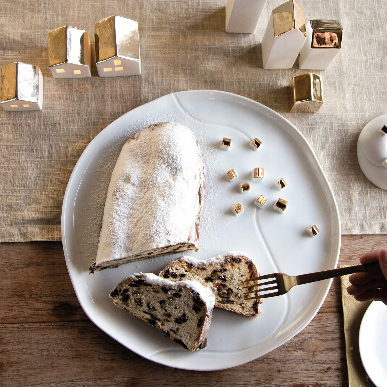 Teller "Dorf - Porzellangeschichten" (Gold) räder Design