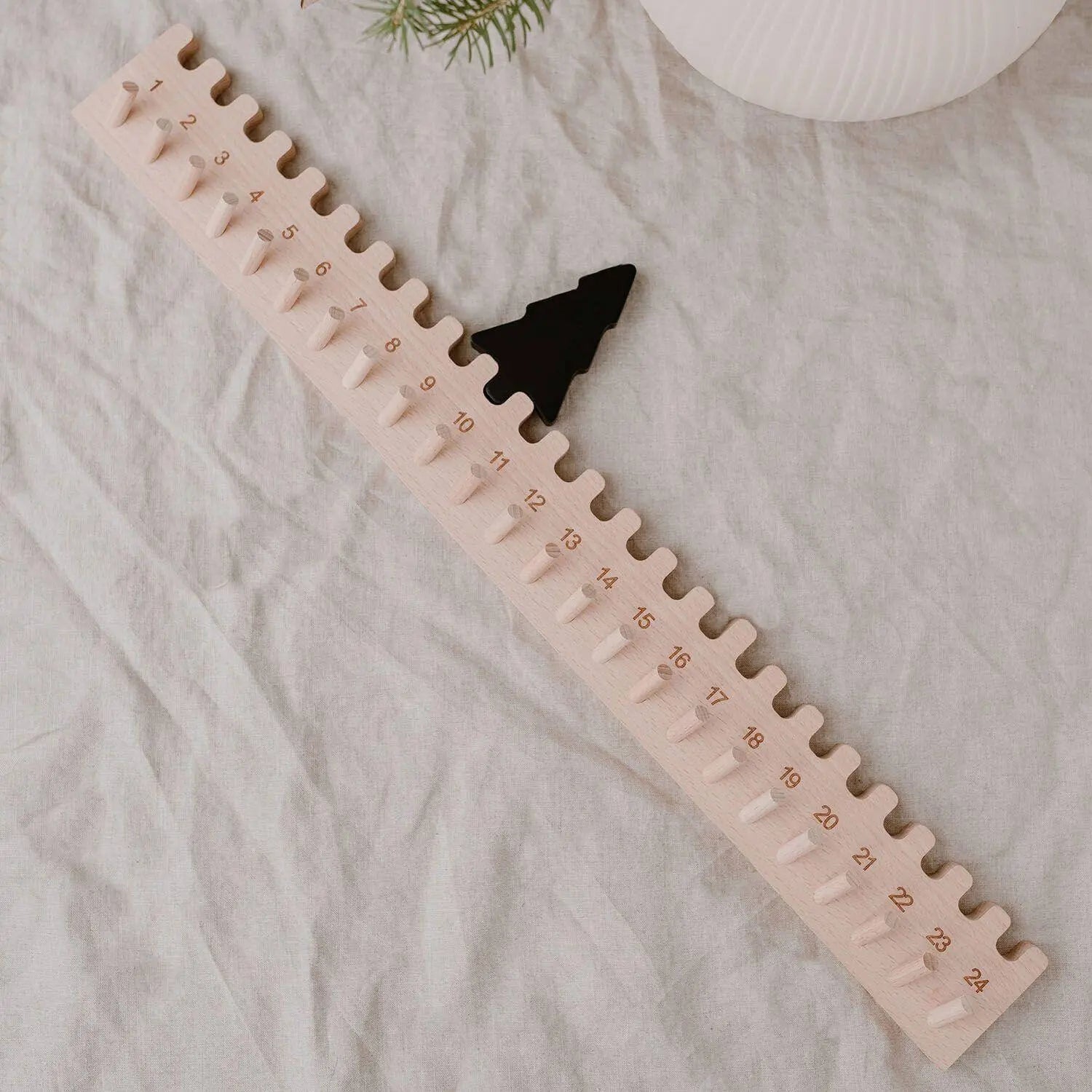 Adventskalender "Tanne" - 55x7 cm (Natur) Eulenschnitt