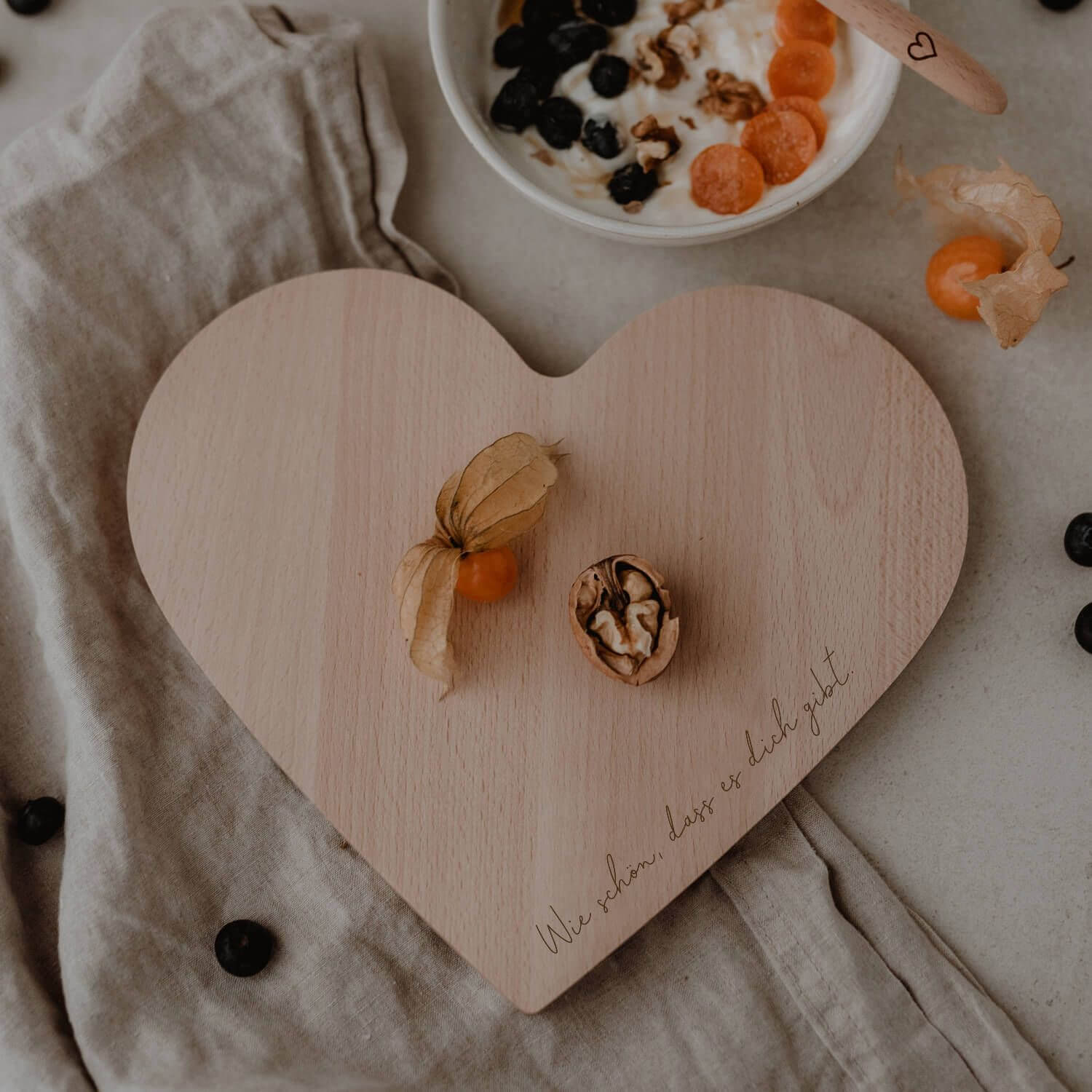 Frühstücksbrett "Herz" - 24x21x1,5 cm (Natur) Eulenschnitt
