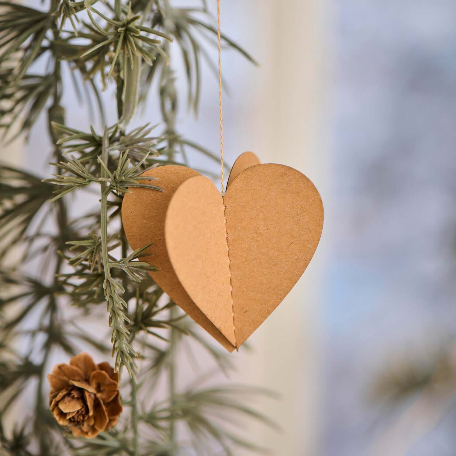 Girlande mit 12 Herzen (Braun) Ib Laursen