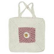 Gehäkelte Tasche mit Blume - 40x40 cm (Coral Almond/Butter Cream) Ib Laursen