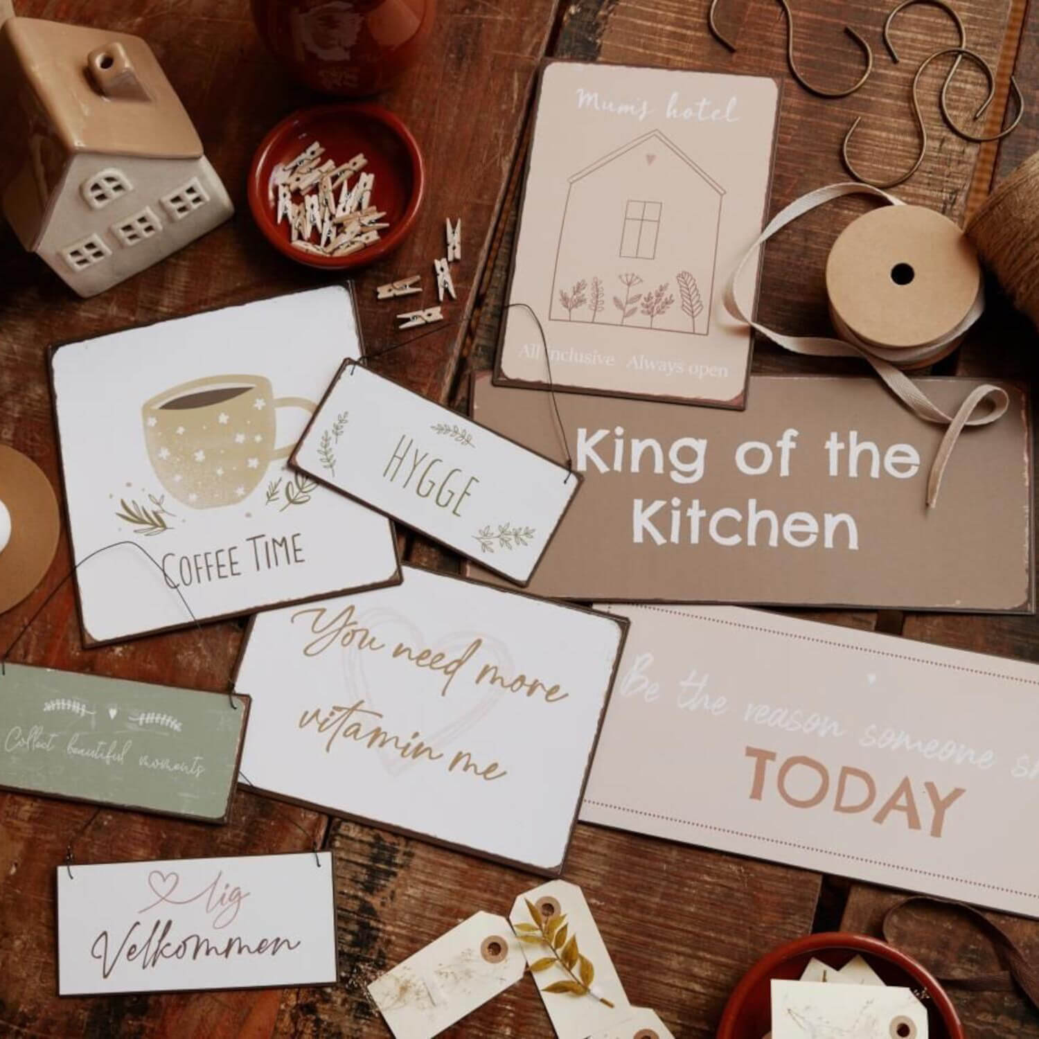 Metallschild "Mum's Hotel" - 14x20 cm (Beige) Ib Laursen