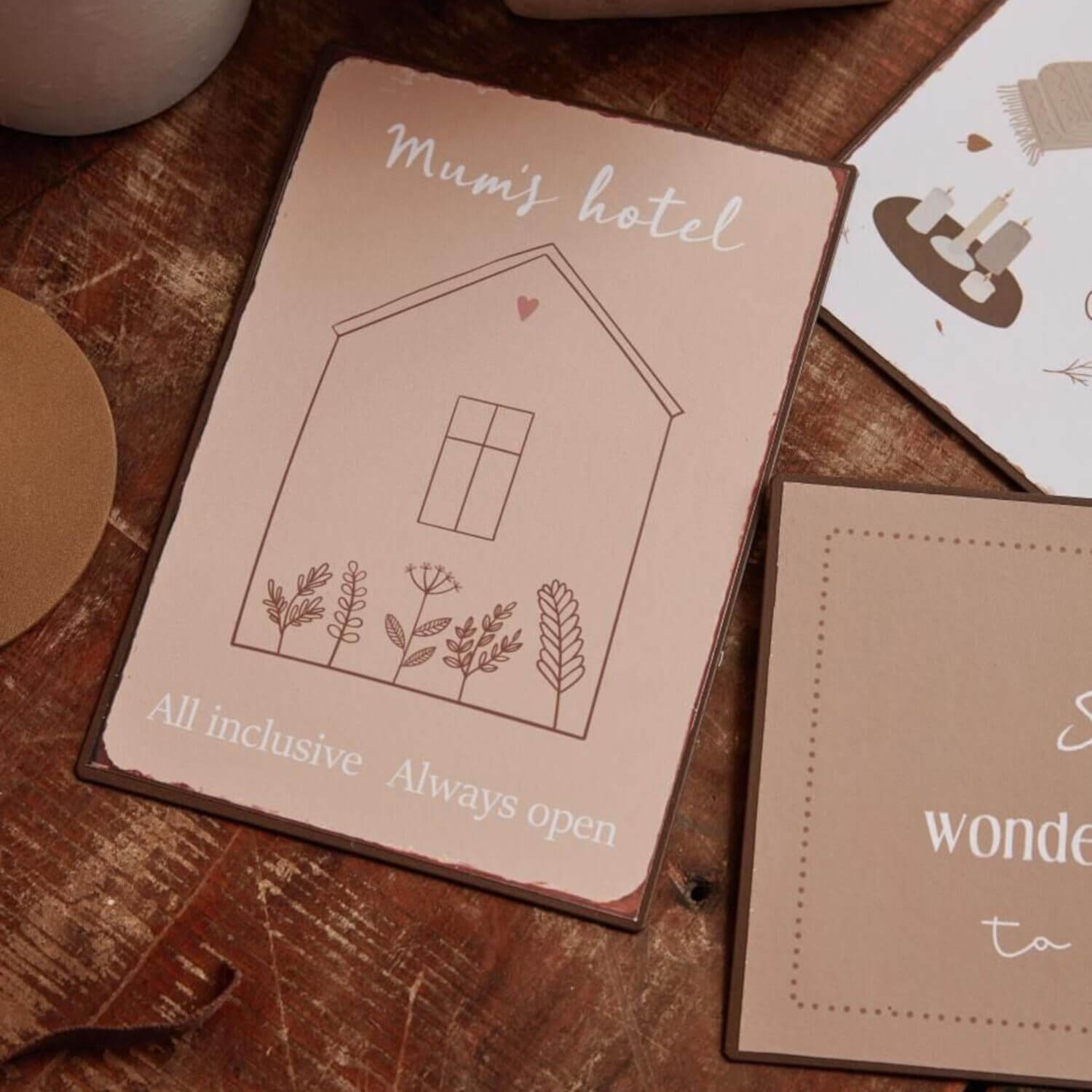Metallschild "Mum's Hotel" - 14x20 cm (Beige) Ib Laursen
