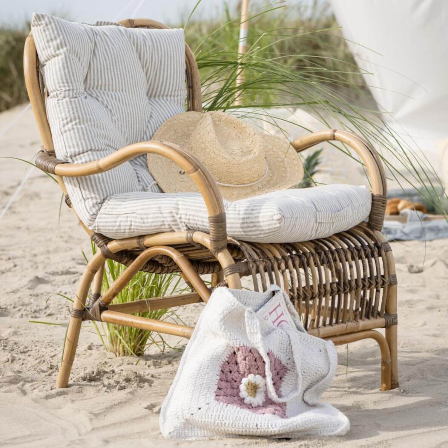 Gehäkelte Tasche mit Blume - 40x40 cm (Coral Almond/Butter Cream) Ib Laursen