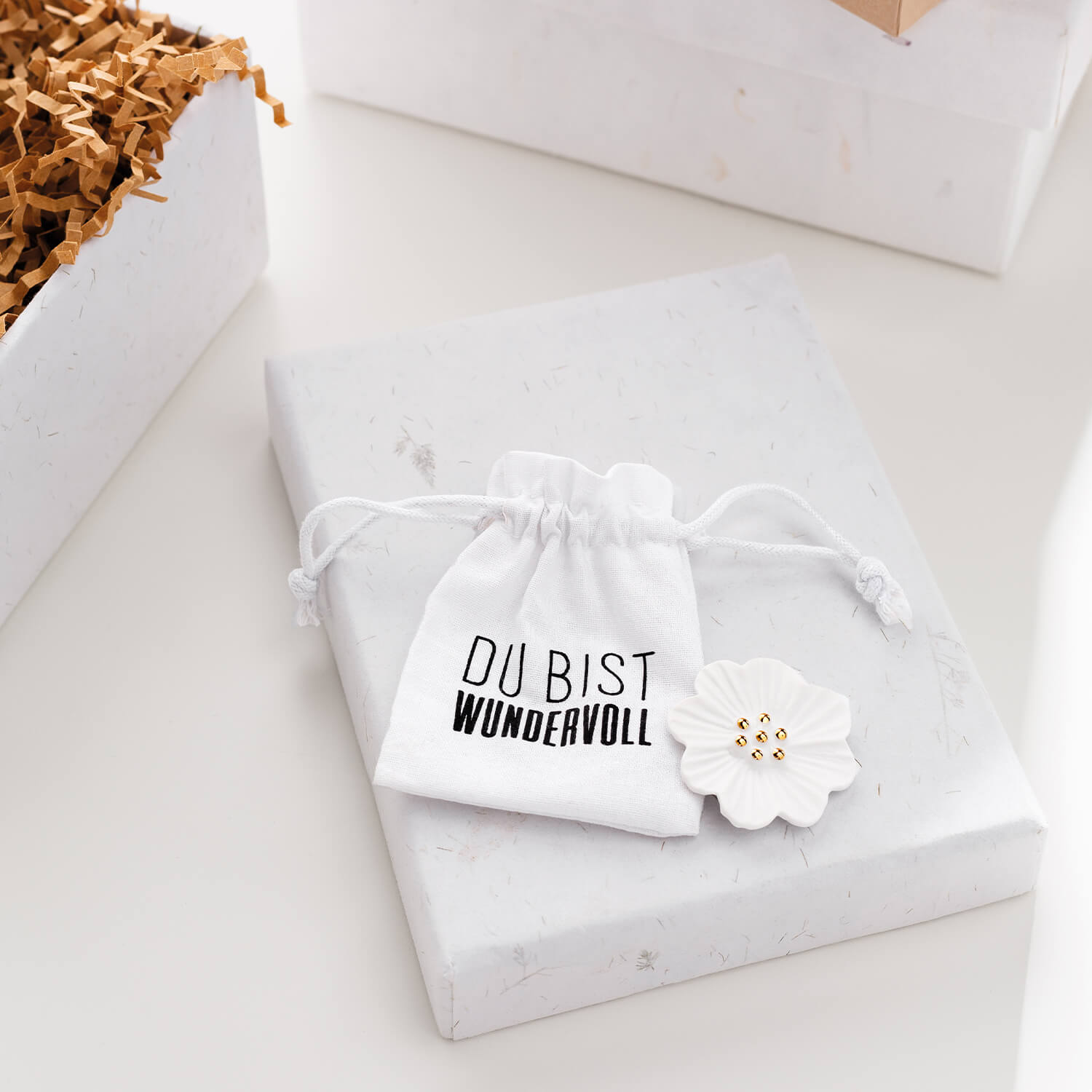 Glücksbringer "Du bist wundervoll - Blüte" - 6x8cm (Weiß) räder Design