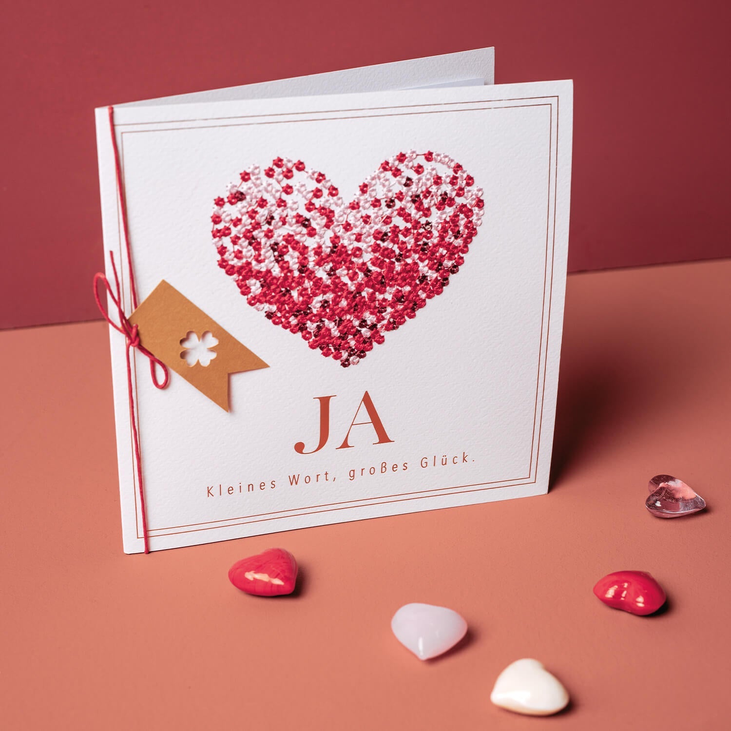 XL-Strickkarte "Ja-kleines Wort großes Glück" (Weiß/Rot) räder Design