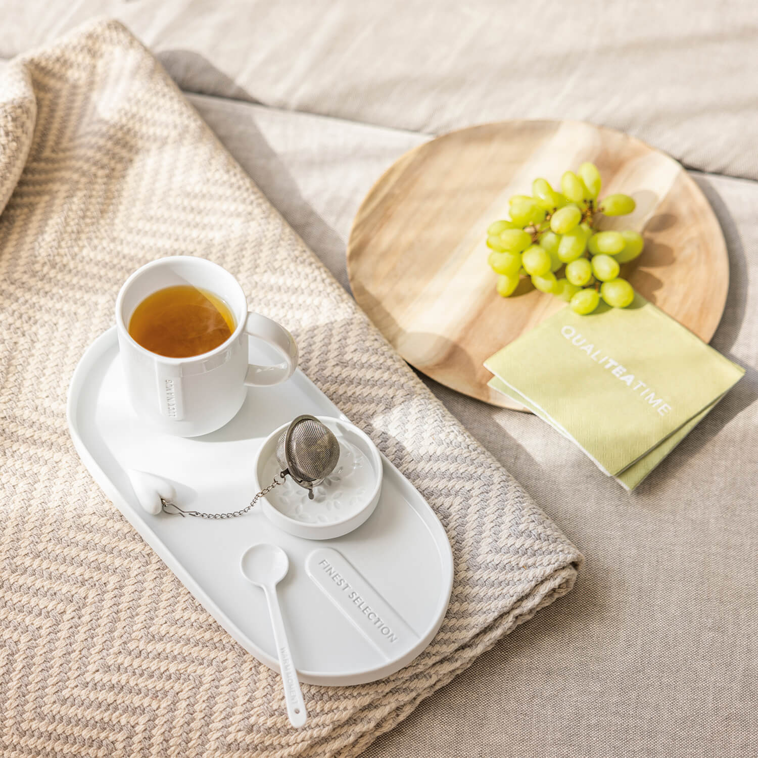 Tasse mit Deckel "Cozy Time - Luck in a mug" (Weiß) räder Design