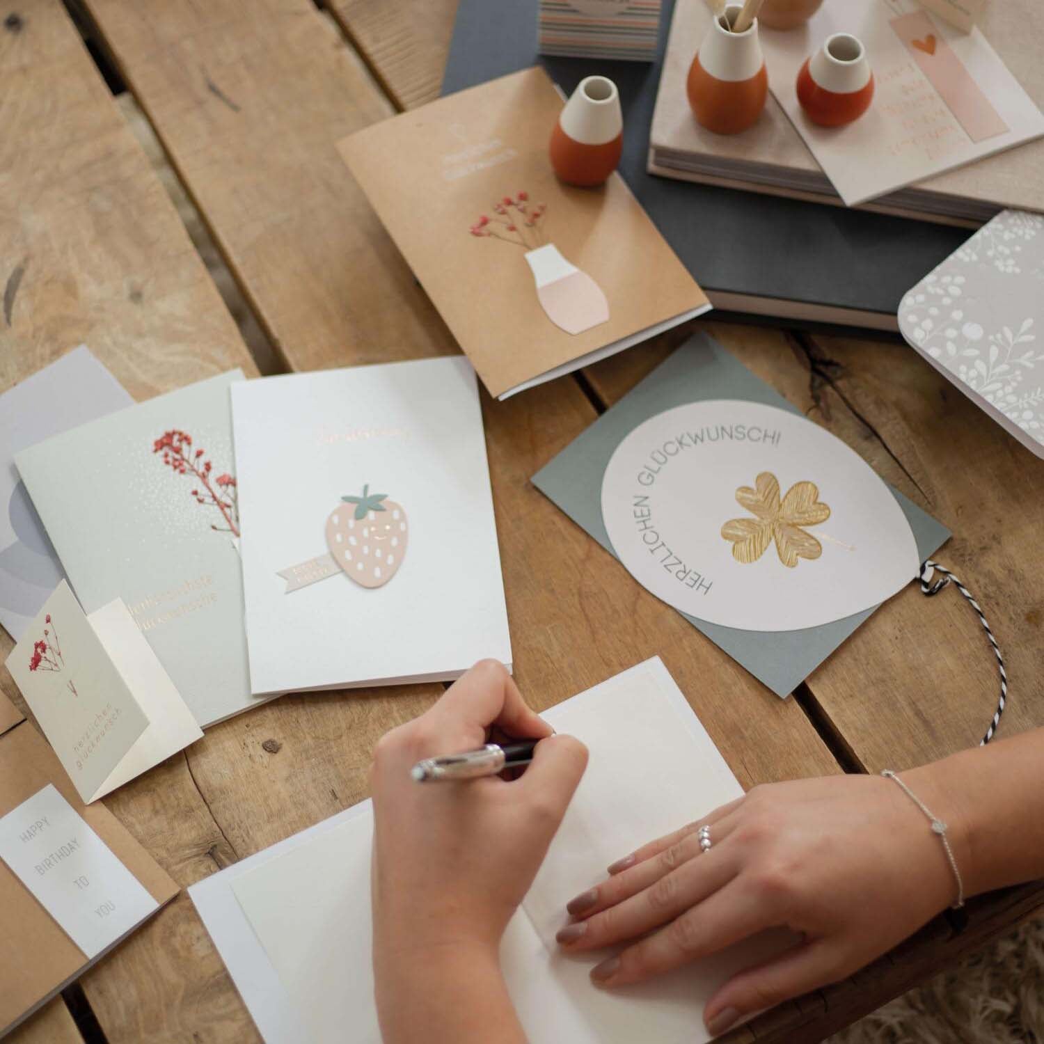 Früchtchen-Karte "Erdbeere - Zum Geburtstag" (Grau/Rosa) räder Design