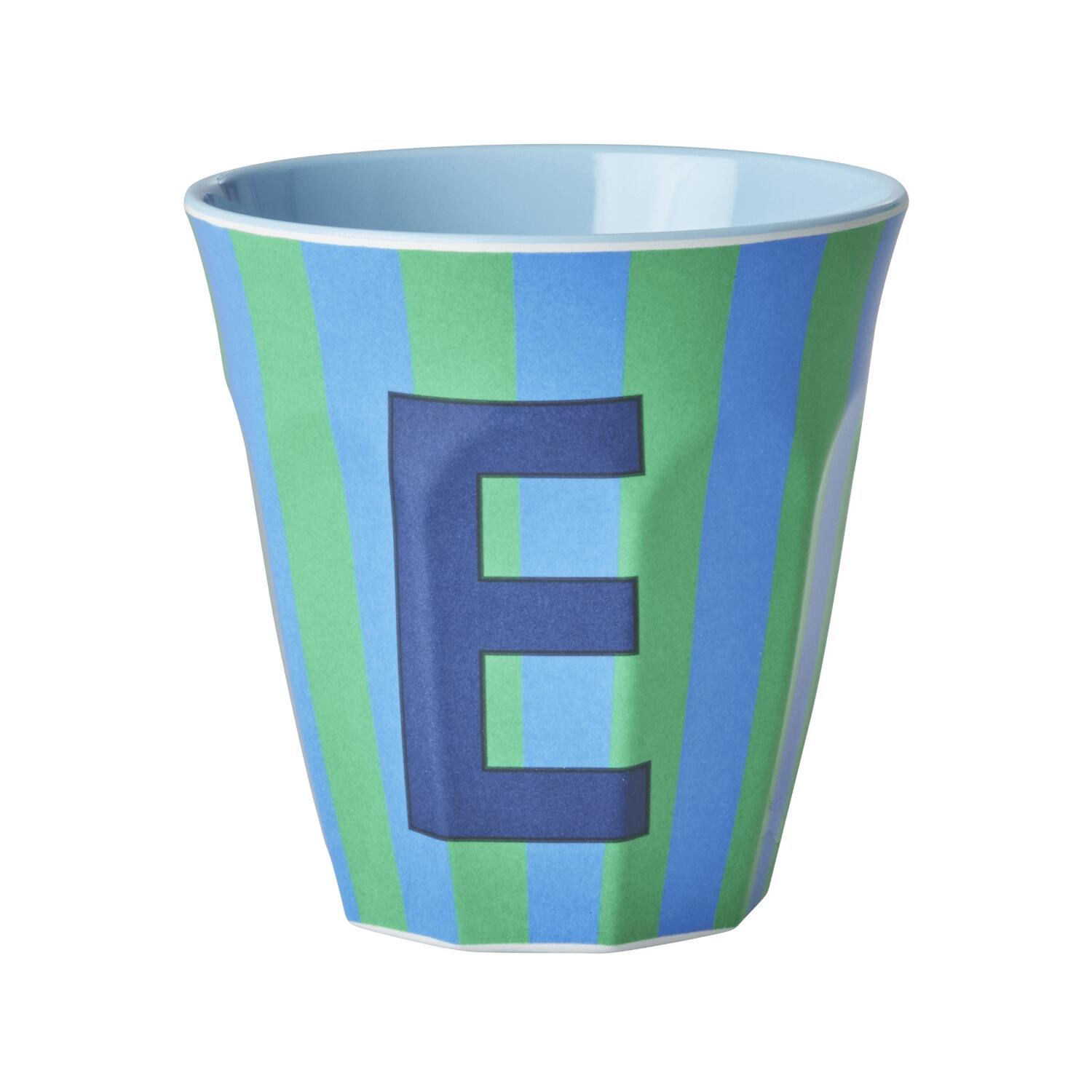 Melamin Becher mit Streifen "Buchstabe E" - Medium (Grün/Hellblau)