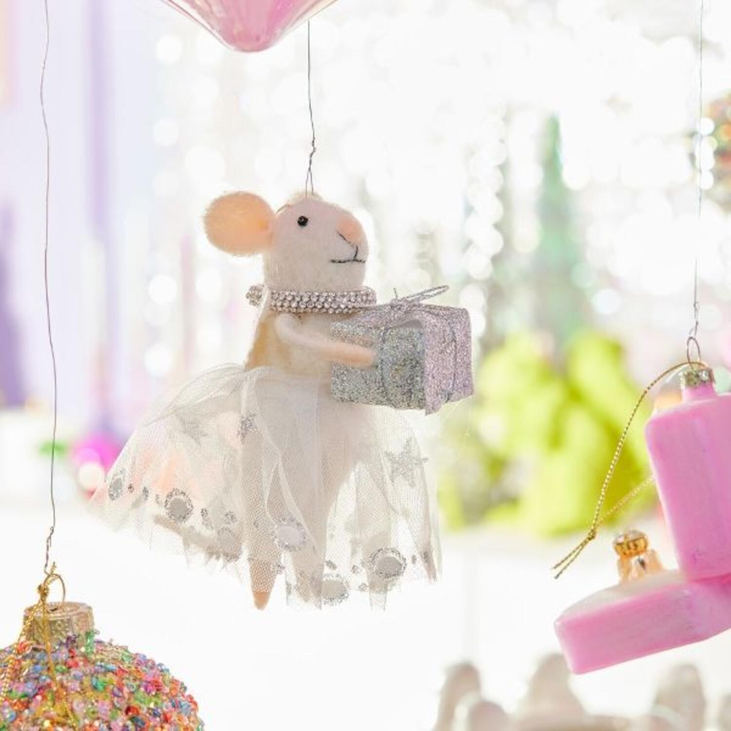 Filz-Anhänger "Mäuschen mit Geschenk" - 7x8x13 cm (Weiß)