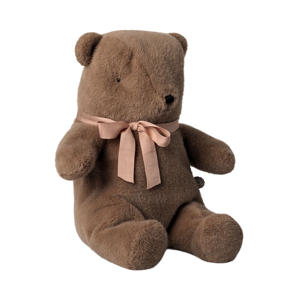 Kuscheltier-Teddybär mit weichem braunem Fell und beiger Schleife am Hals, sitzend