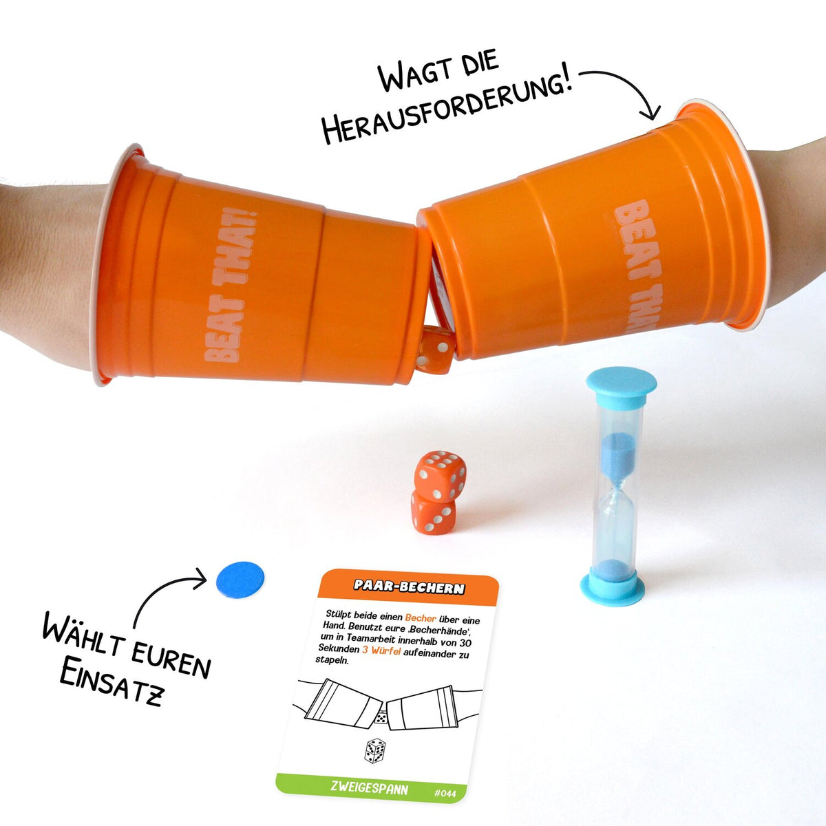 Orangefarbene Spielbecher mit blauem Timer und Aufgabenkarte