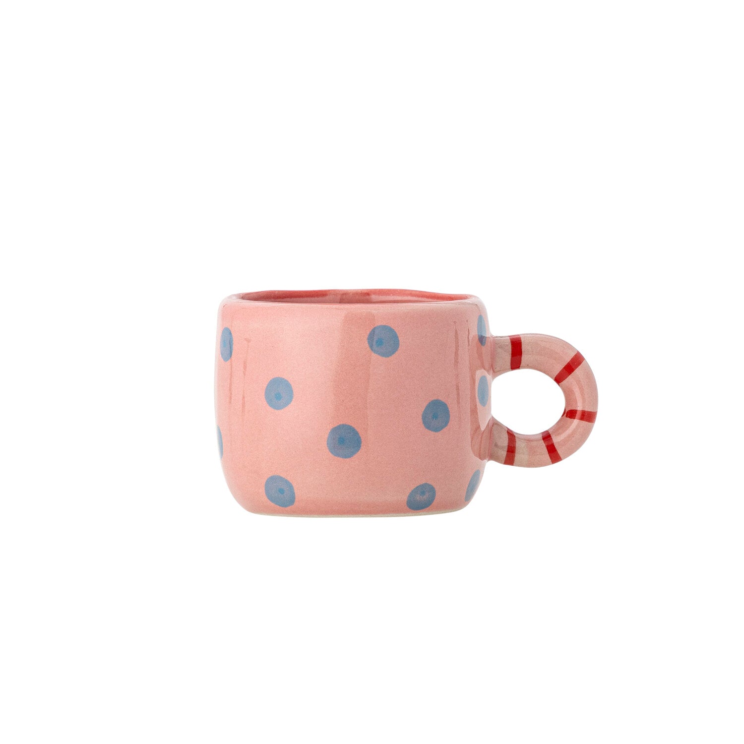 Rosa Tasse mit blau gepunktetem Muster und rot-weißem Henkel.