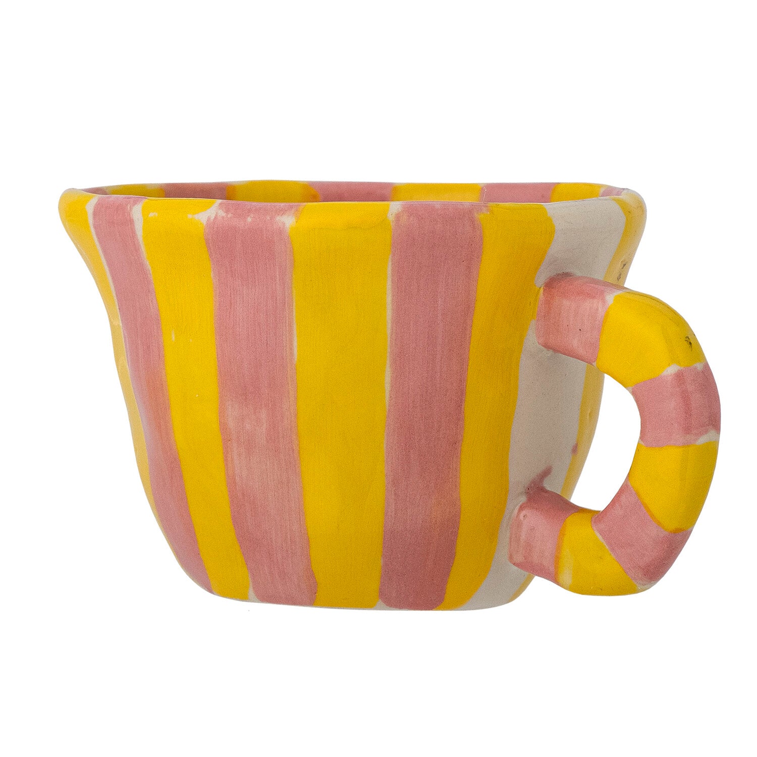 Gestreifte Tasse mit gelb-rosa Streifen, Henkel und glatter Tassenoberfläche.