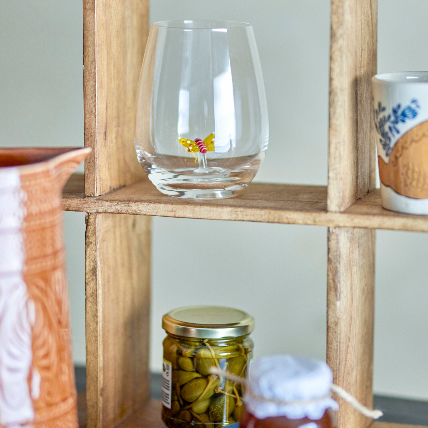 Klares Trinkglas mit Schmetterlingsdekor, rundes Kelchdesign