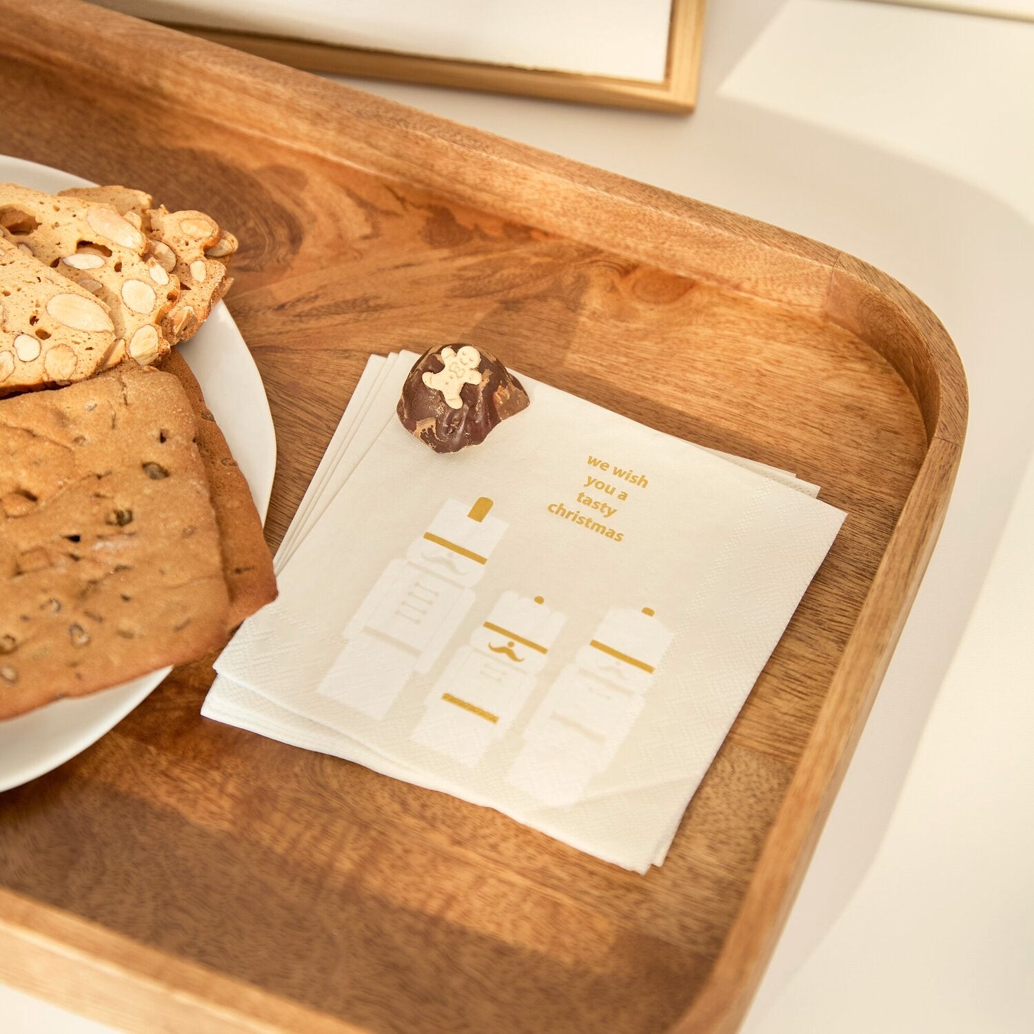 Cocktailservietten auf Holztablett, Nussknacker-Design mit „We wish you a tasty christmas“