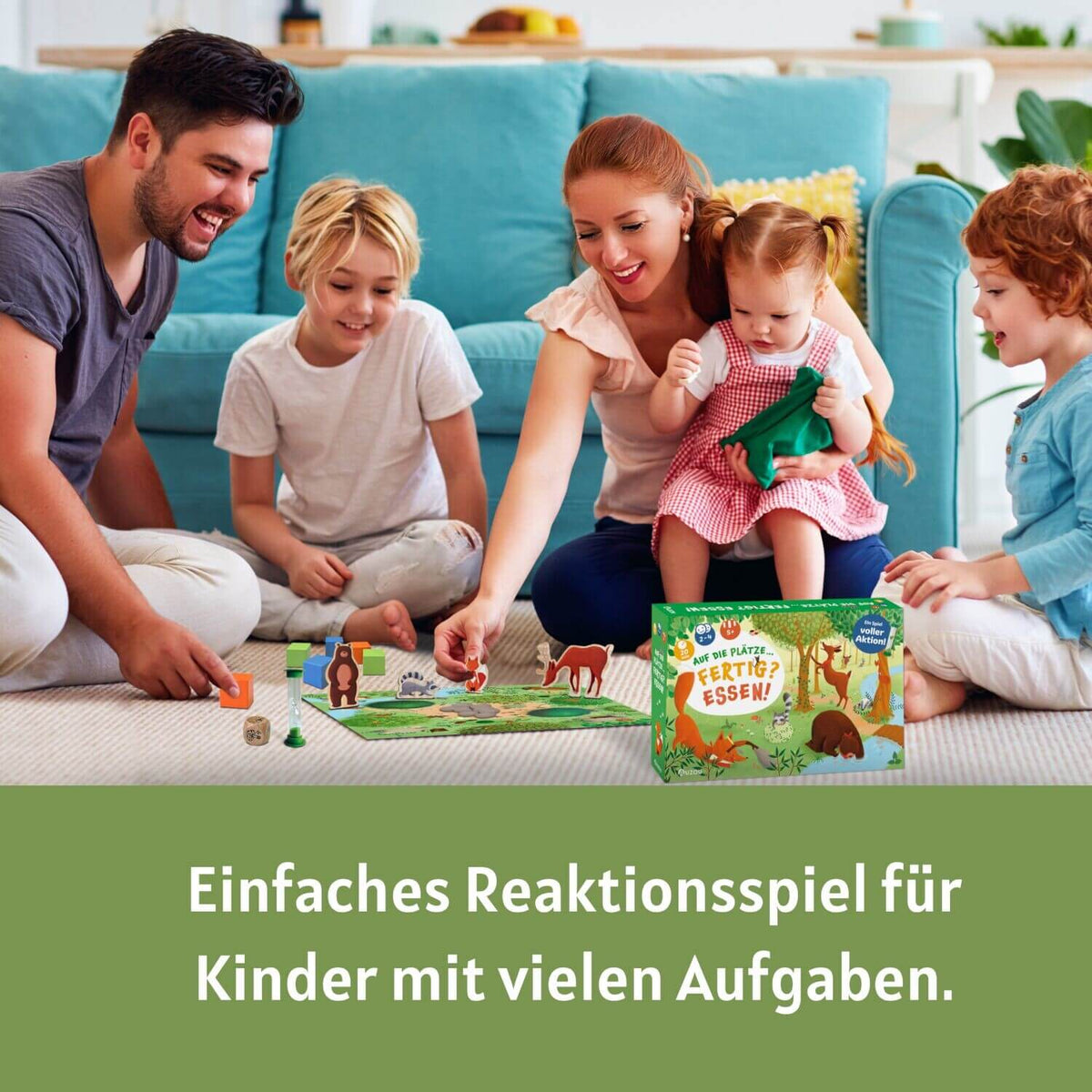 Familie beim Spiel: Kinder und Erwachsene mit Spielsteinen und Schachtel am Tisch