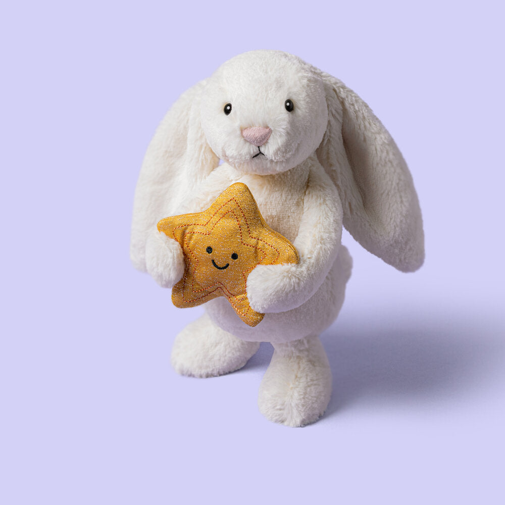 Kuscheltier Hase aus beigem Plüsch mit goldener Sternfigur vor der Brust