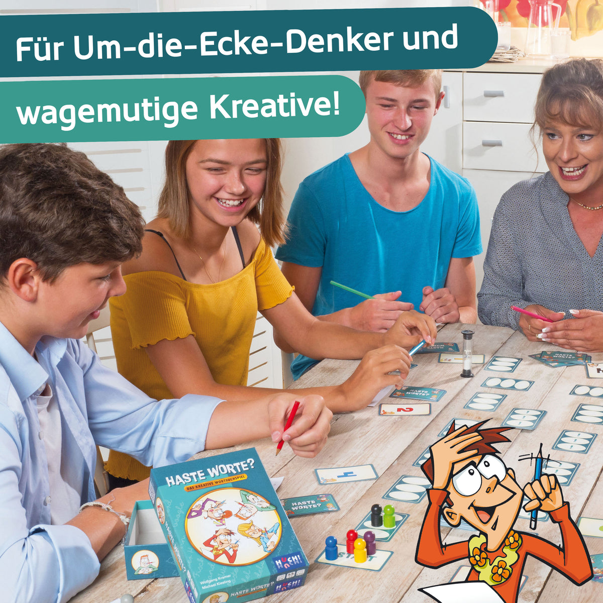 Kinder spielen Gesellschaftsspiel „Haste Worte?“ am Tisch mit Spielkarten