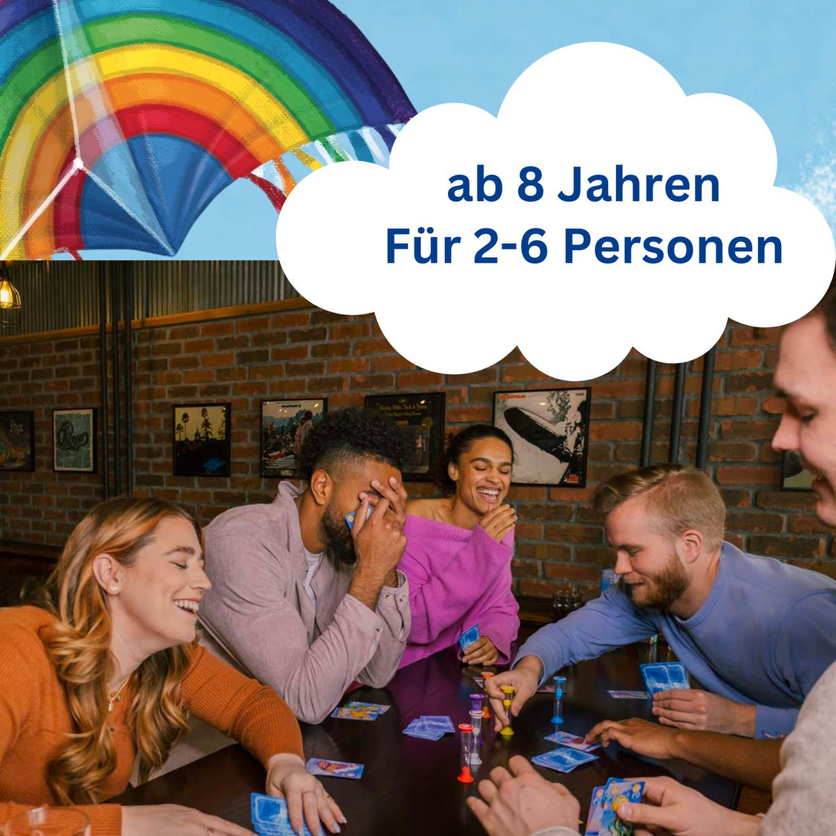 Drachen-Spielset: Kinder spielen Karten am Tisch mit Spielkomponenten
