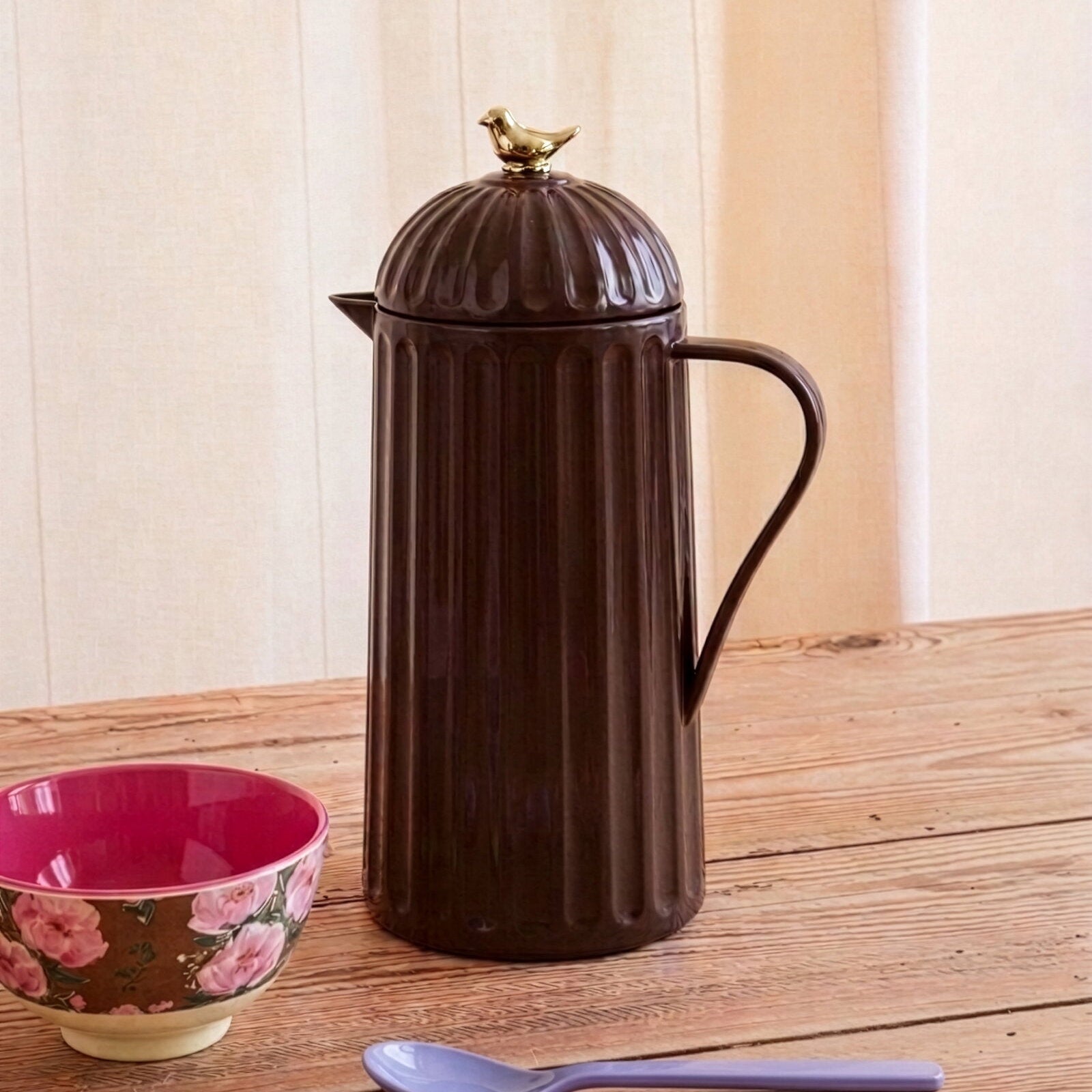 Thermokanne dunkelbraun mit Gold-Vogel-Deckel, 1 l, mit Henkel