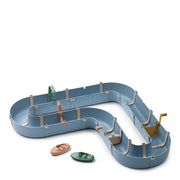 Blauer Wasserbahn-Spielparcours mit Clips und Zubehör in Gelb, Grün und Rosa.