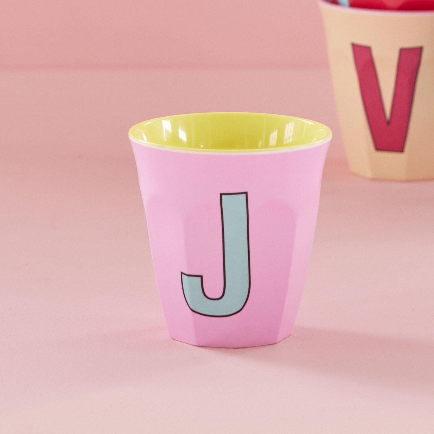 Melamin Becher "Buchstabe J" - Medium (Rosa)