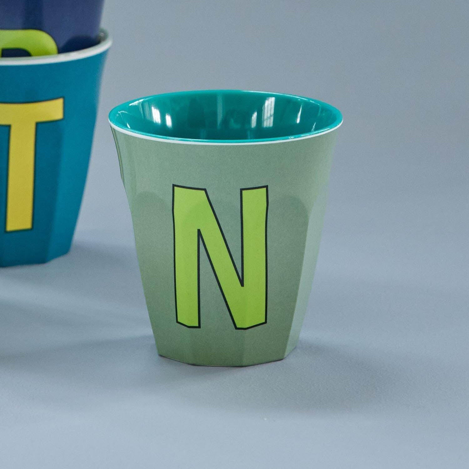 Melamin Becher "Buchstabe N" - Medium (Khakigrün)
