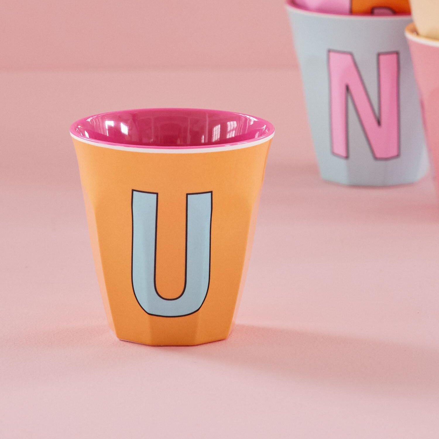 Melamin Becher "Buchstabe U" - Medium (Apricot)