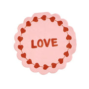 Runde Papierserviette in Rosa mit Muschelrand, Herzkranz und „LOVE“