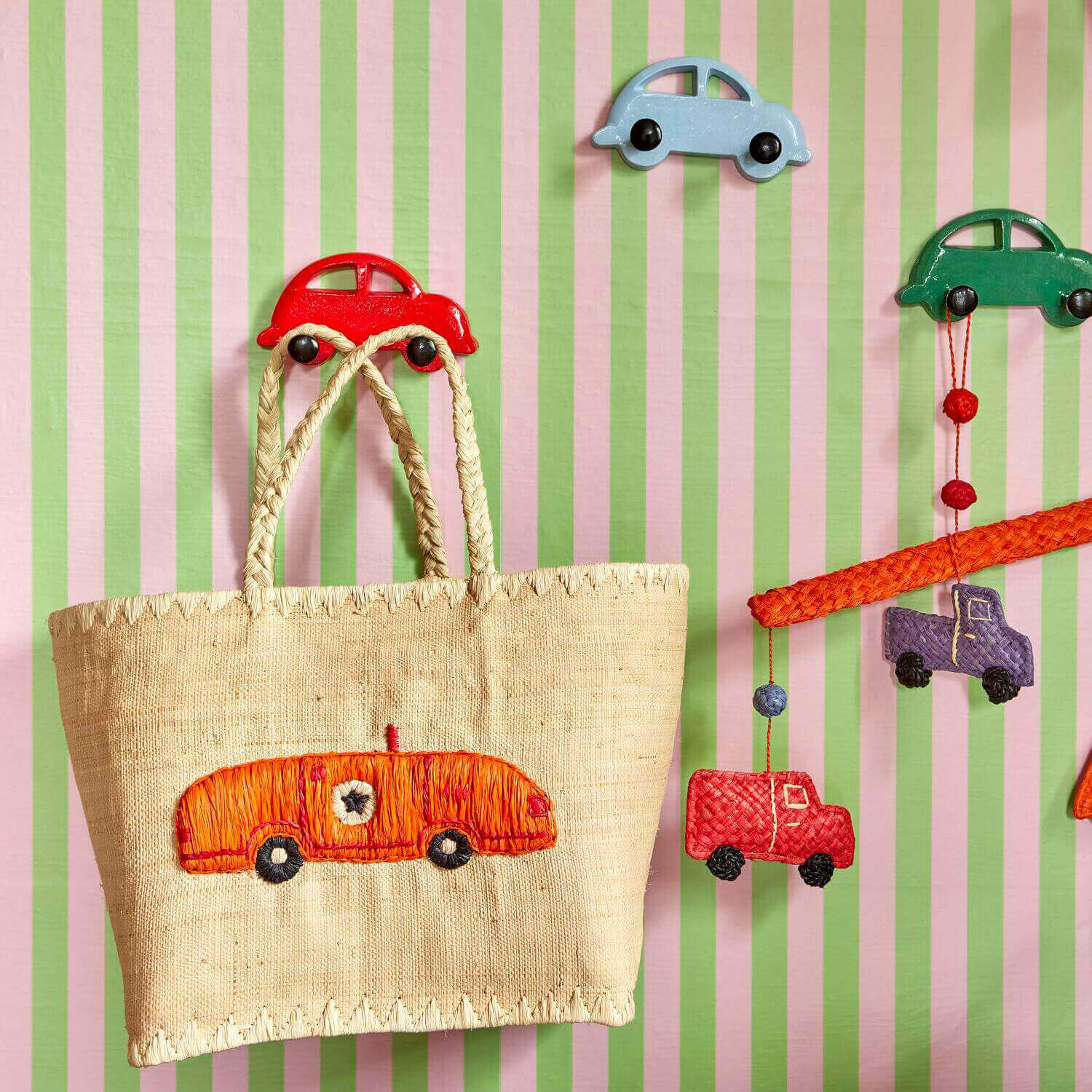 Korbtasche aus Raffia "Car/Autos" - Medium (Natur)