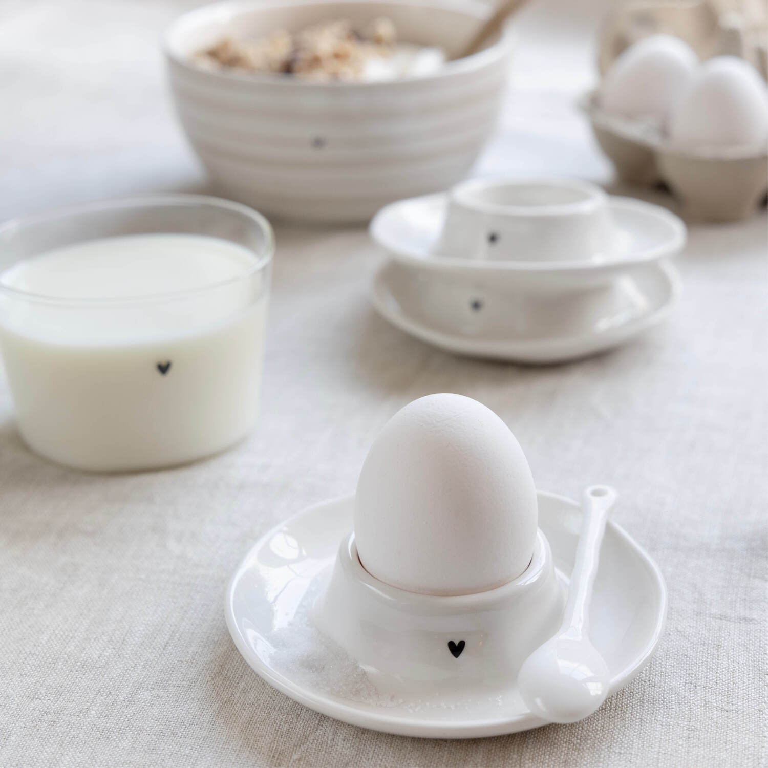 Eier Servierbecher "Heart" - 11x3 cm (Weiß/Schwarz)