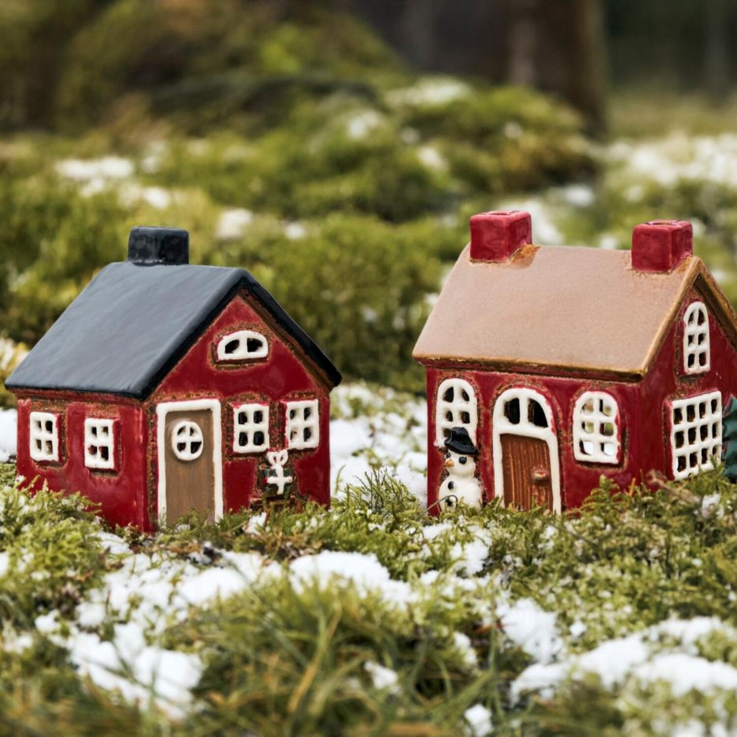 Haus für Teelicht "Stillenat - Schlitten mit Weihnachtsgeschenken" - 9,2x7,5x10,5 cm (Rot)