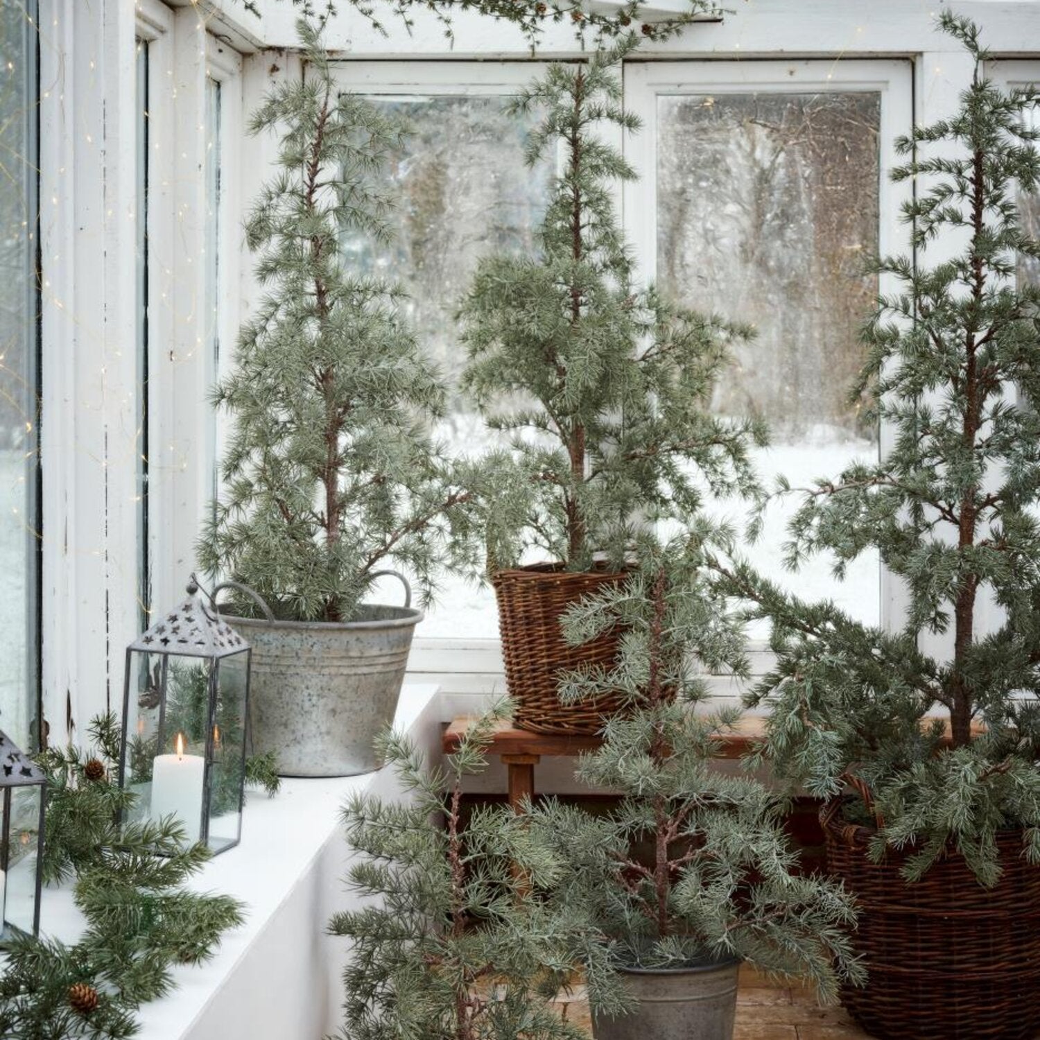 Künstliche Zederngirlande mit Zapfen - 190x15 cm (Grün)