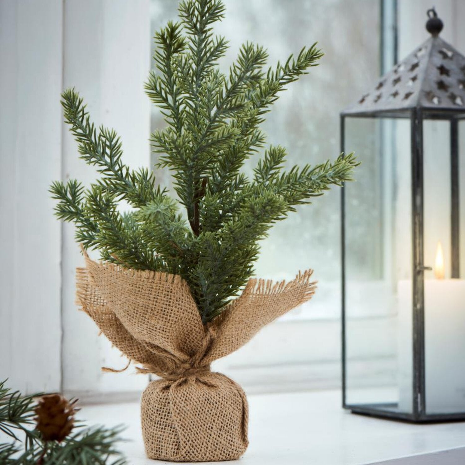 Künstlicher Zedernbaum mit Jutetopf - 20x32 cm (Grün/Natur)