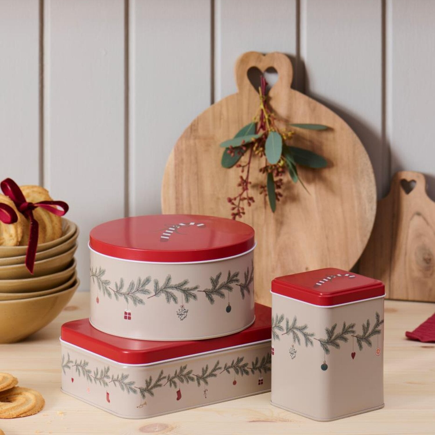 Eckige Dose mit Weihnachtsgirlande "My Nostalgic Christmas" - 8,7x8,7x12 cm (Rot/Creme)
