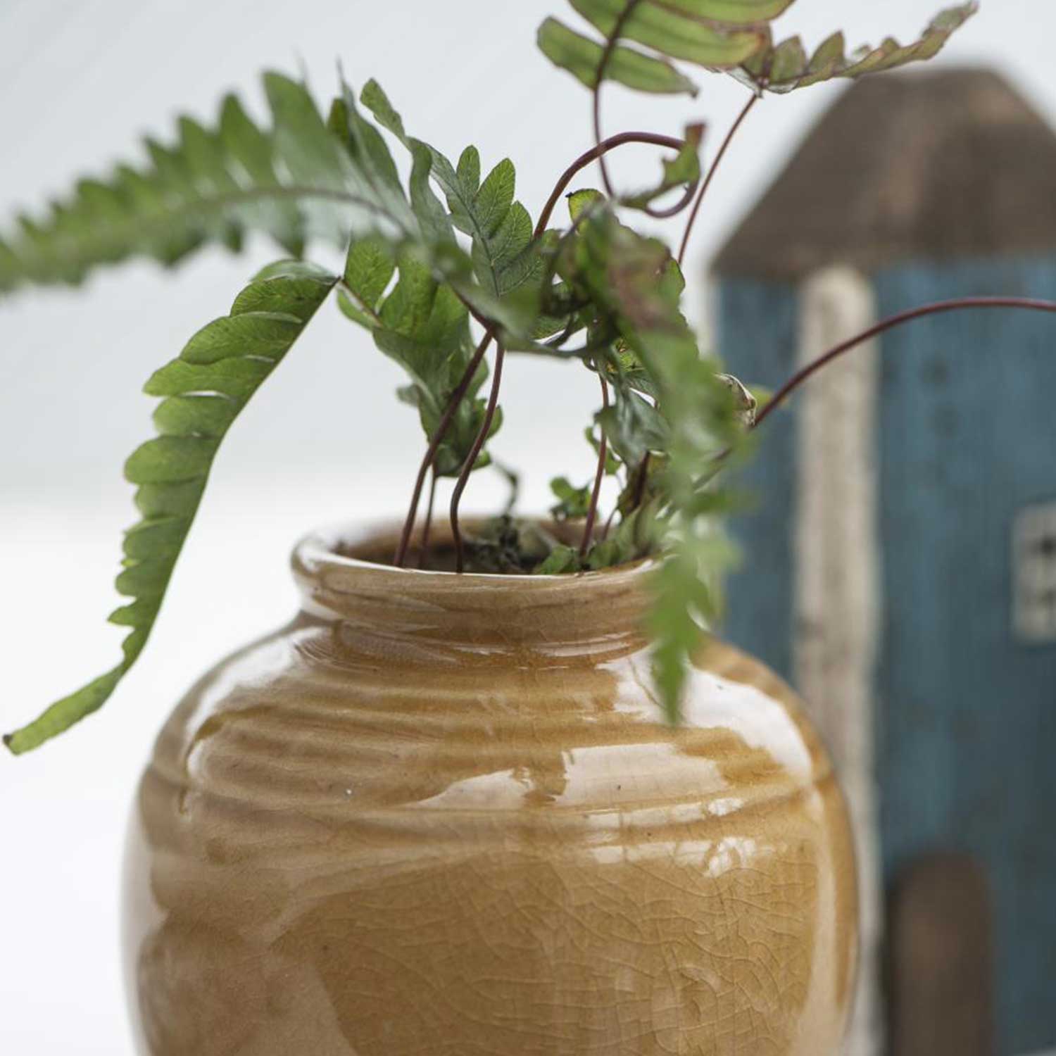 Mini Vase mit Rillen und krakelierter Oberfläche (Braun)