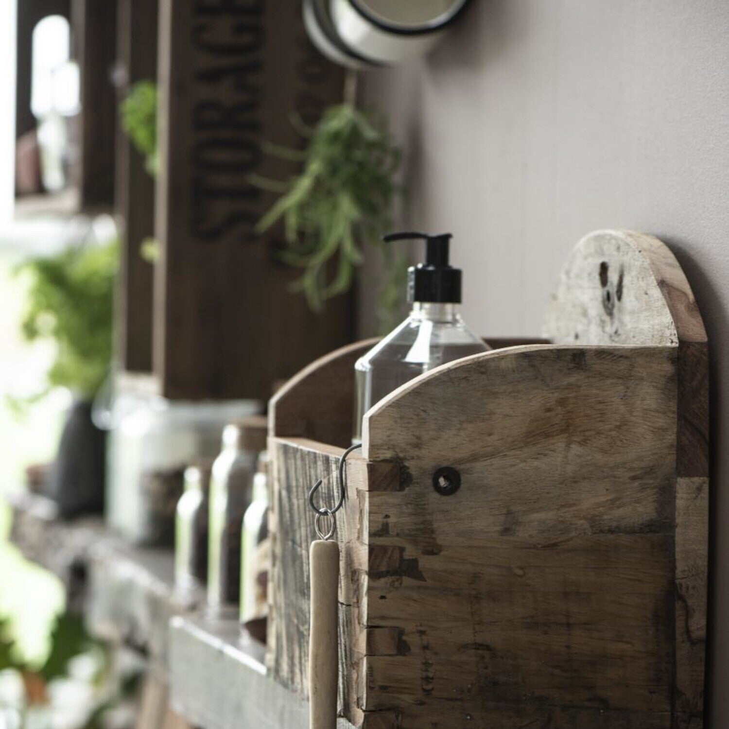 Holzkiste zum Aufhängen "UNIKA"