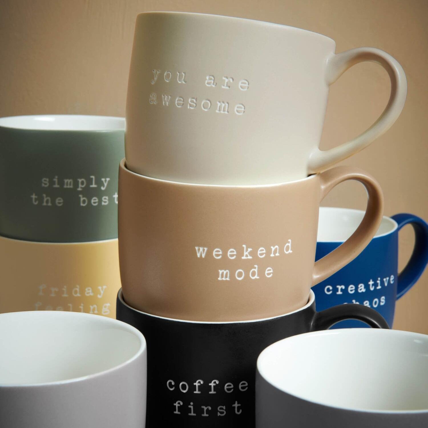 Henkelbecher "coffee first" - 350 ml (Schwarz)