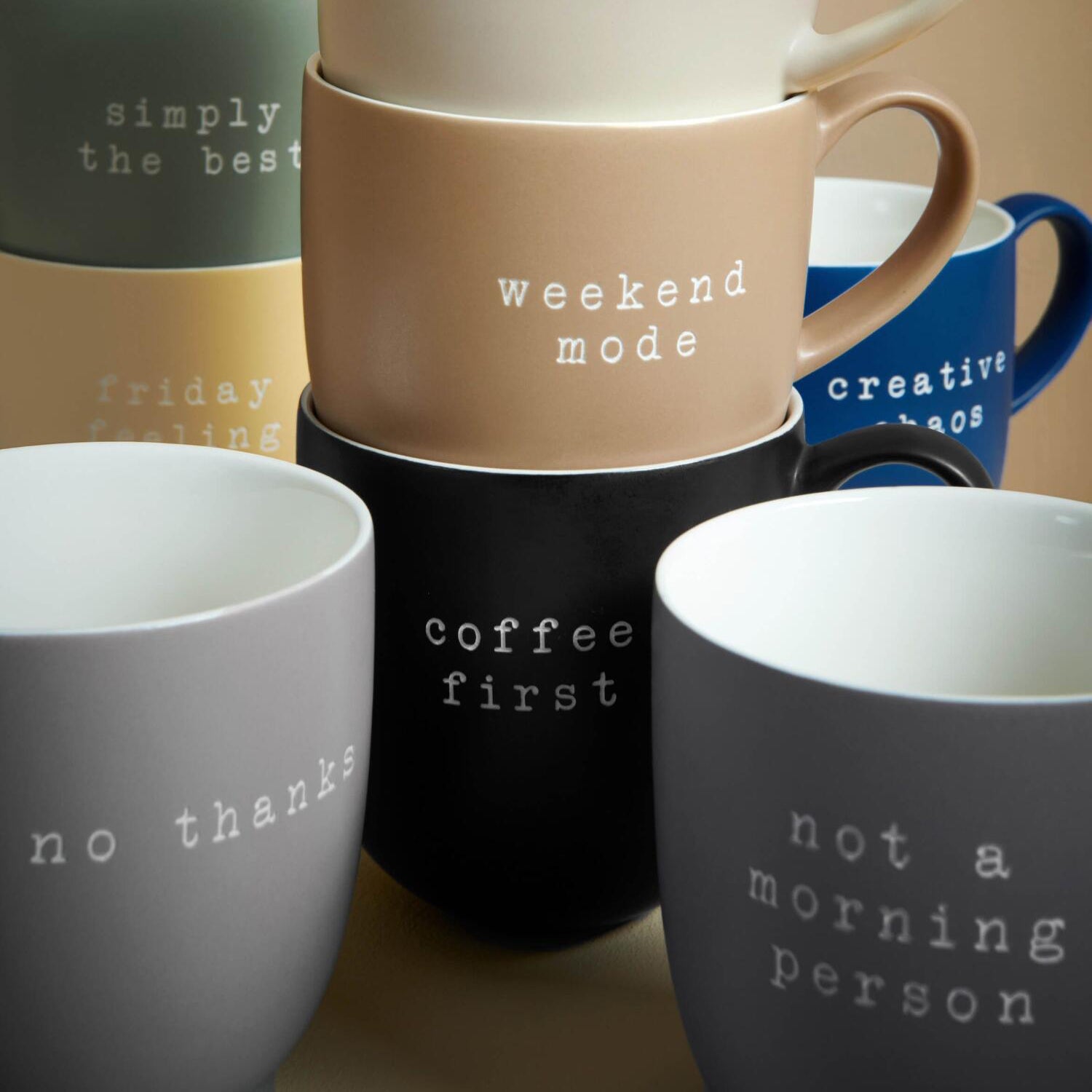 Henkelbecher "not a morning person" - 350 ml (Dunkelgrau)