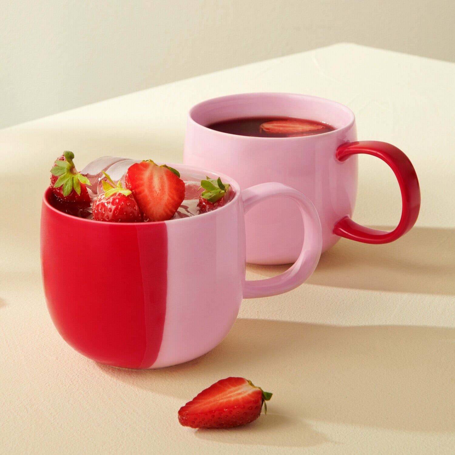 Henkelbecher "strawberry" - 400 ml (Rosa/Rot)