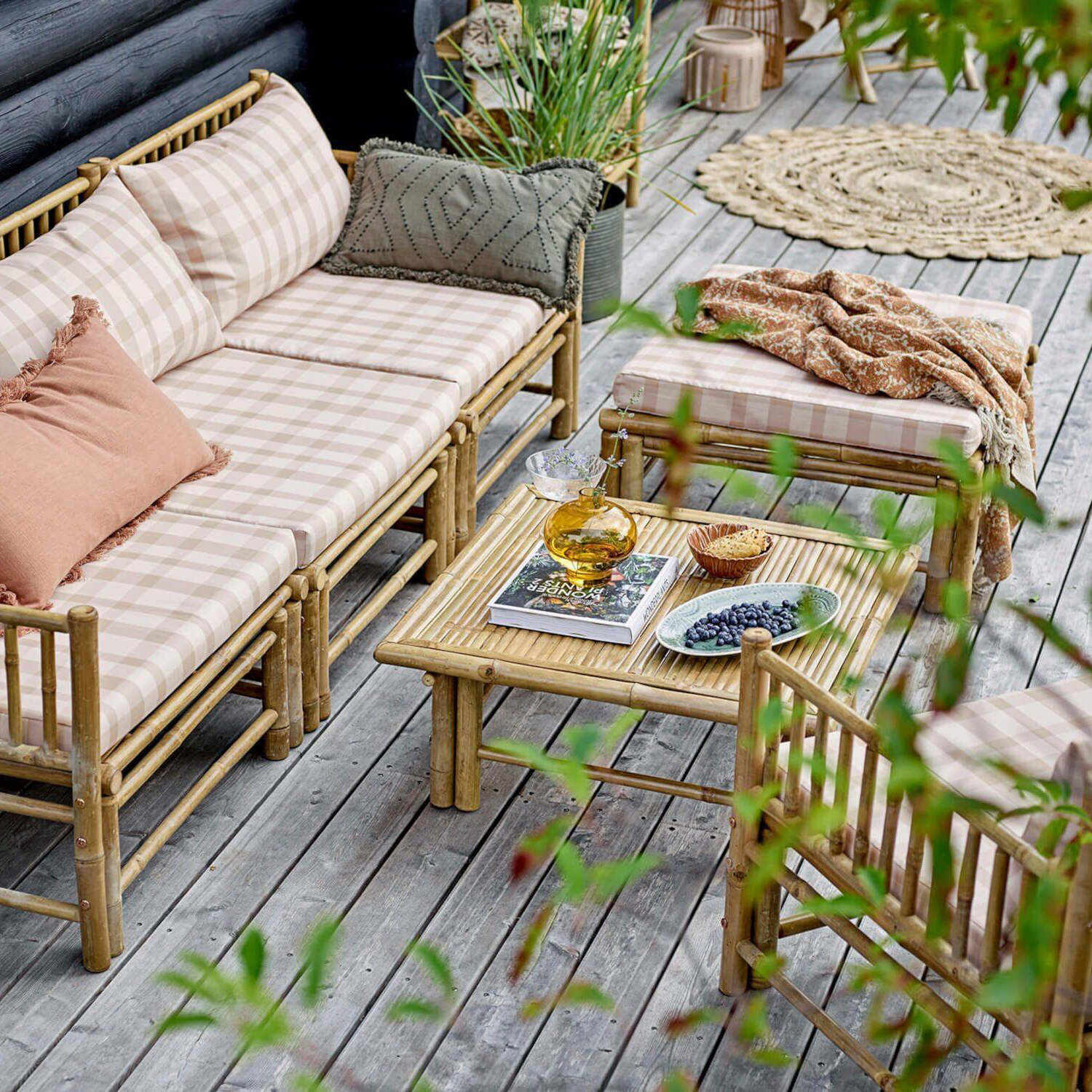 Schüssel „Savanna“ auf der Gartenbank im Bistro-Set mit Serviette und Besteck