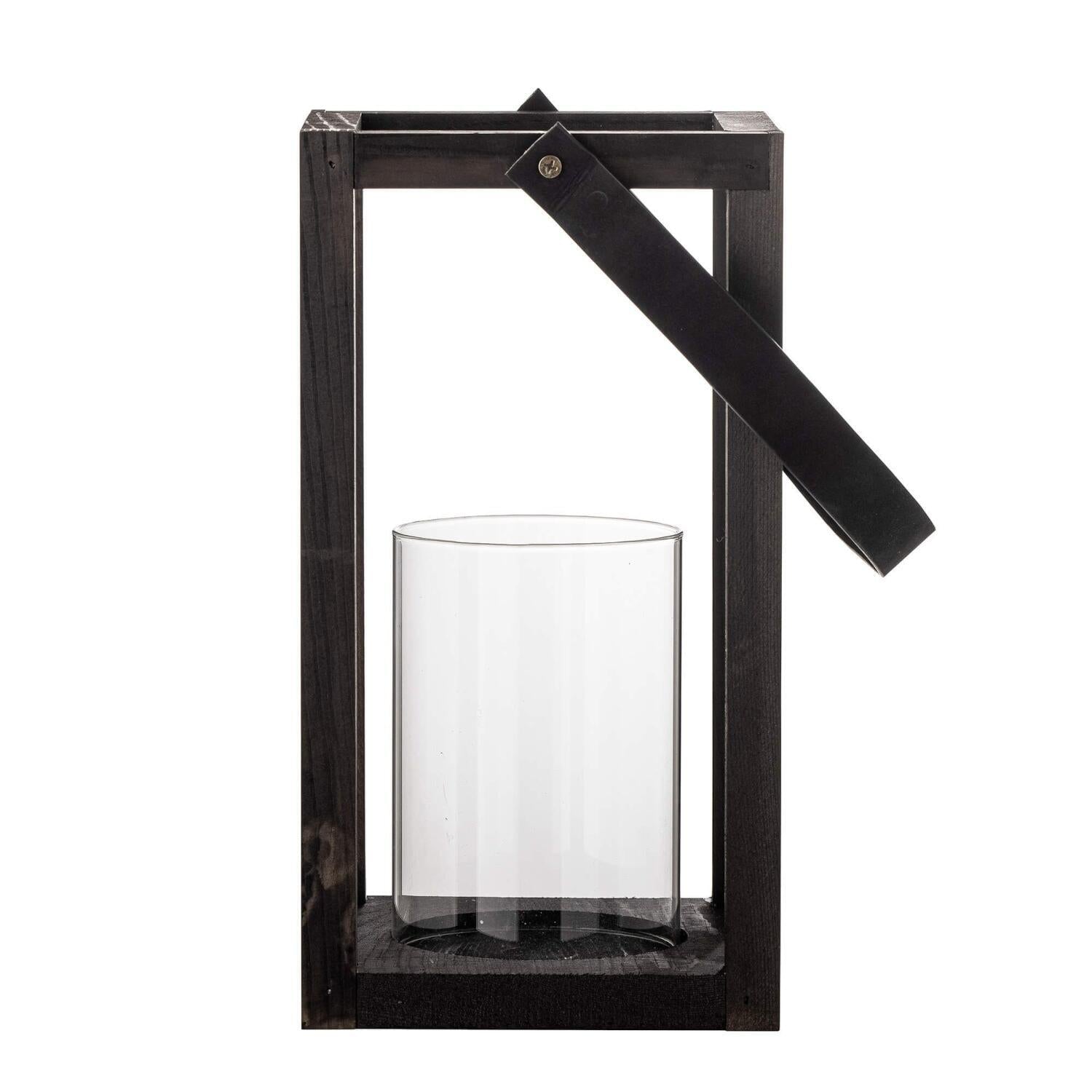 Schwarze Laterne mit Glaszylinder im Holzrahmen, obere Halterung und Griff