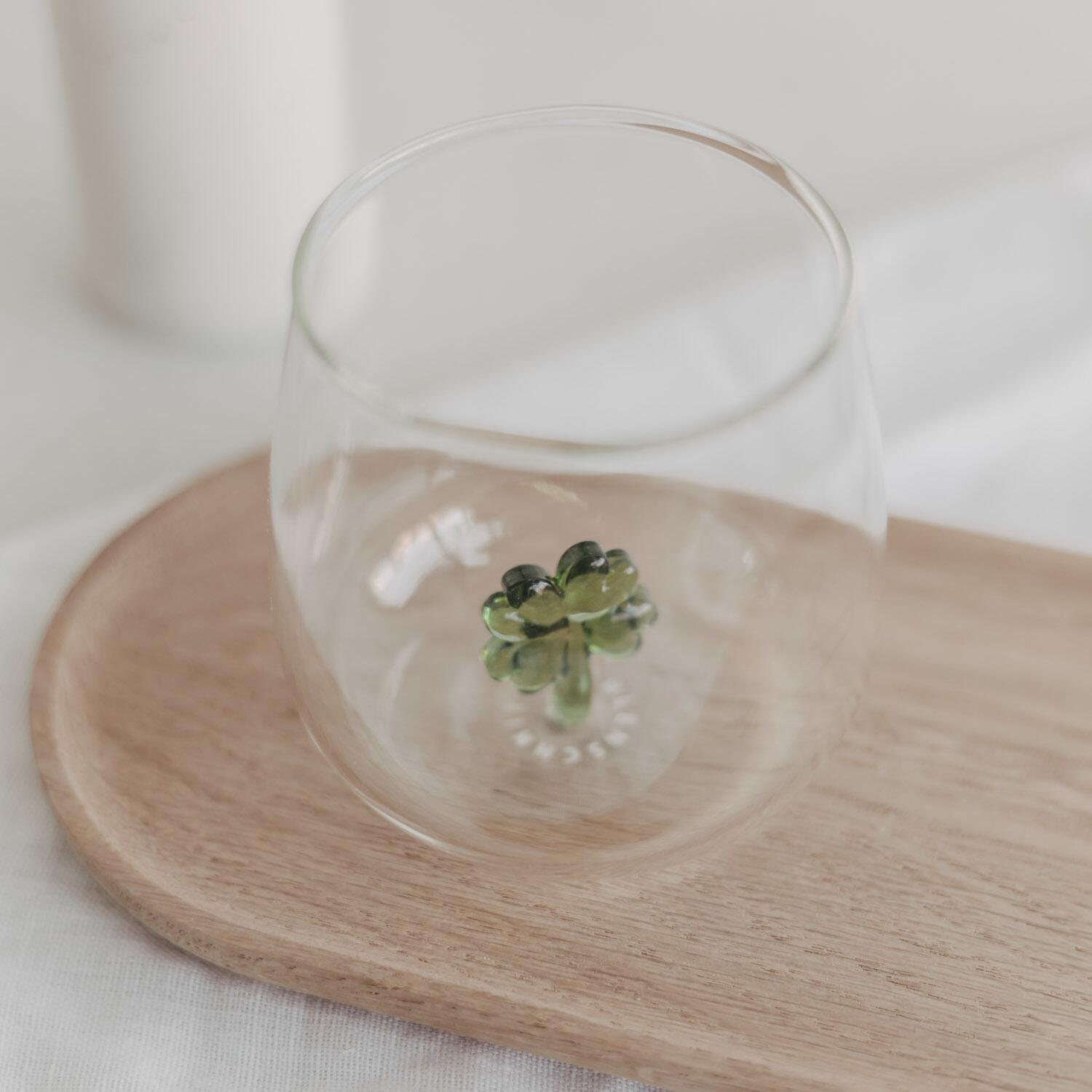 Trinkglas "Kleeblattfigur" (Transparent/Grün)