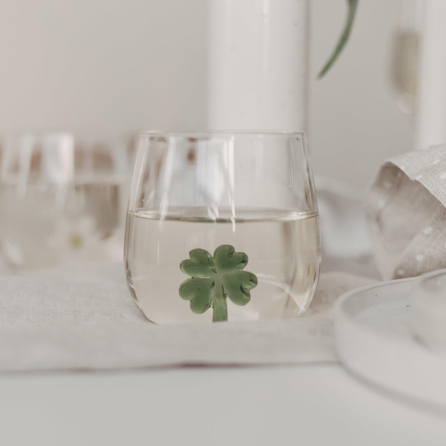 Trinkglas "Kleeblattfigur" (Transparent/Grün)