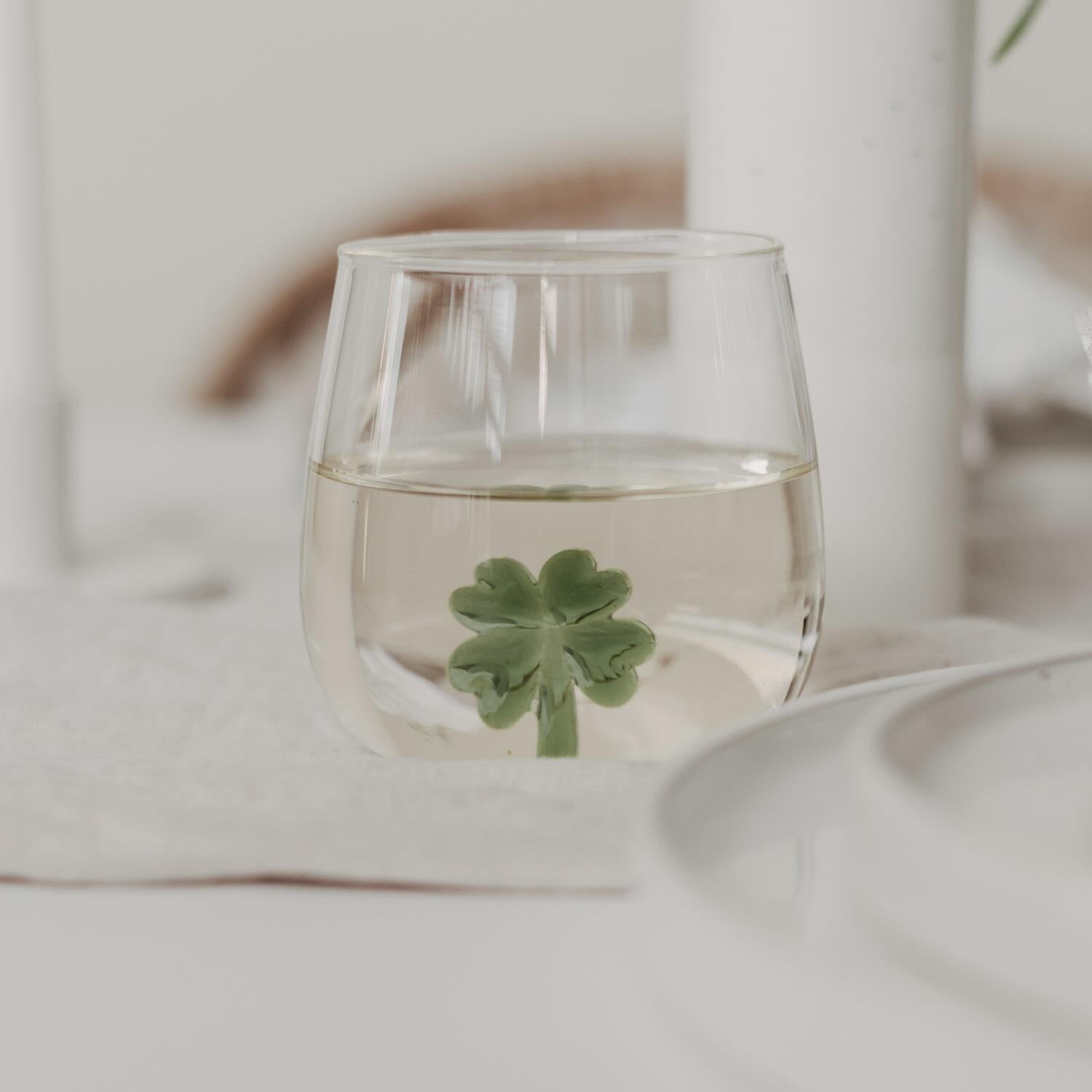 Trinkglas "Kleeblattfigur" (Transparent/Grün)