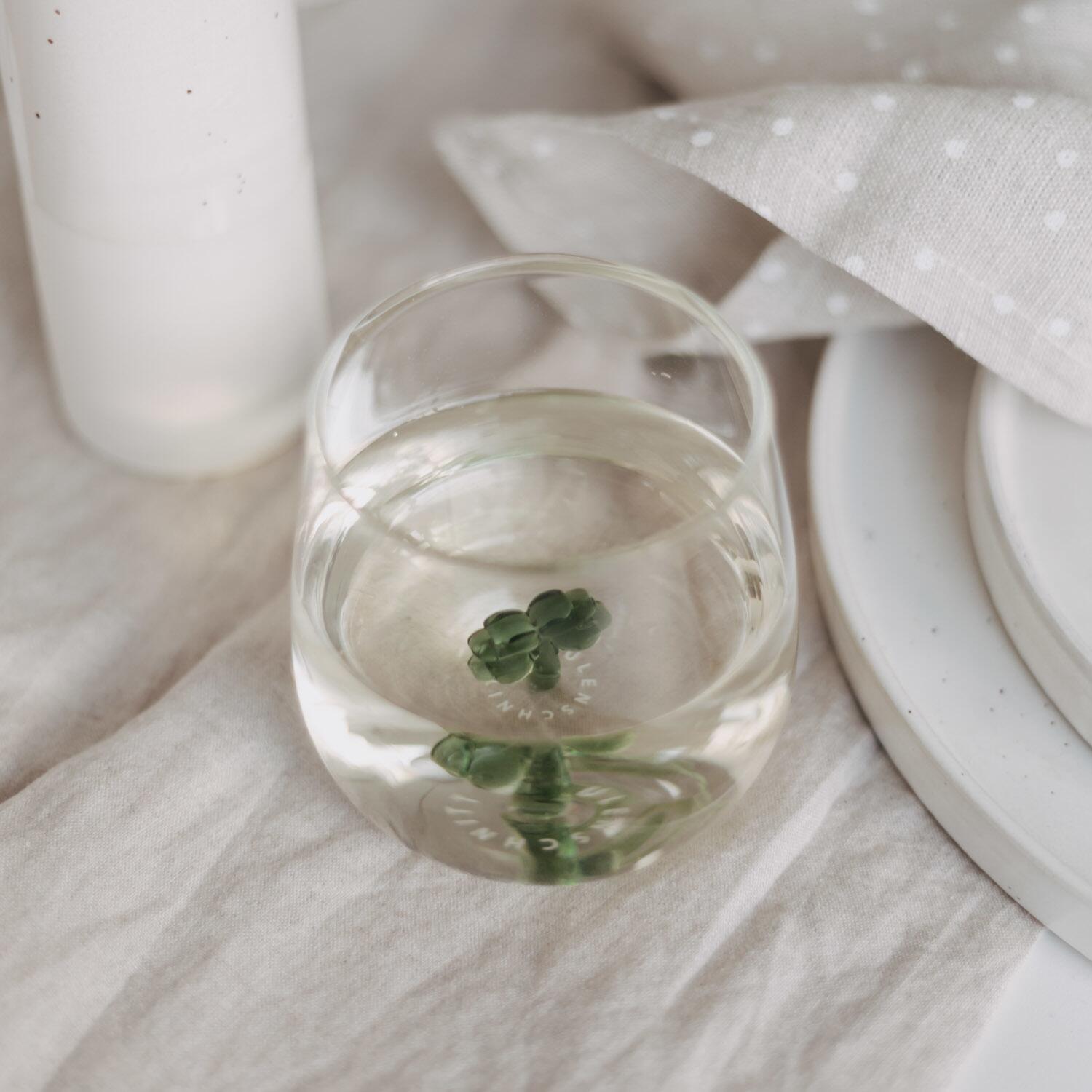 Trinkglas "Kleeblattfigur" (Transparent/Grün)