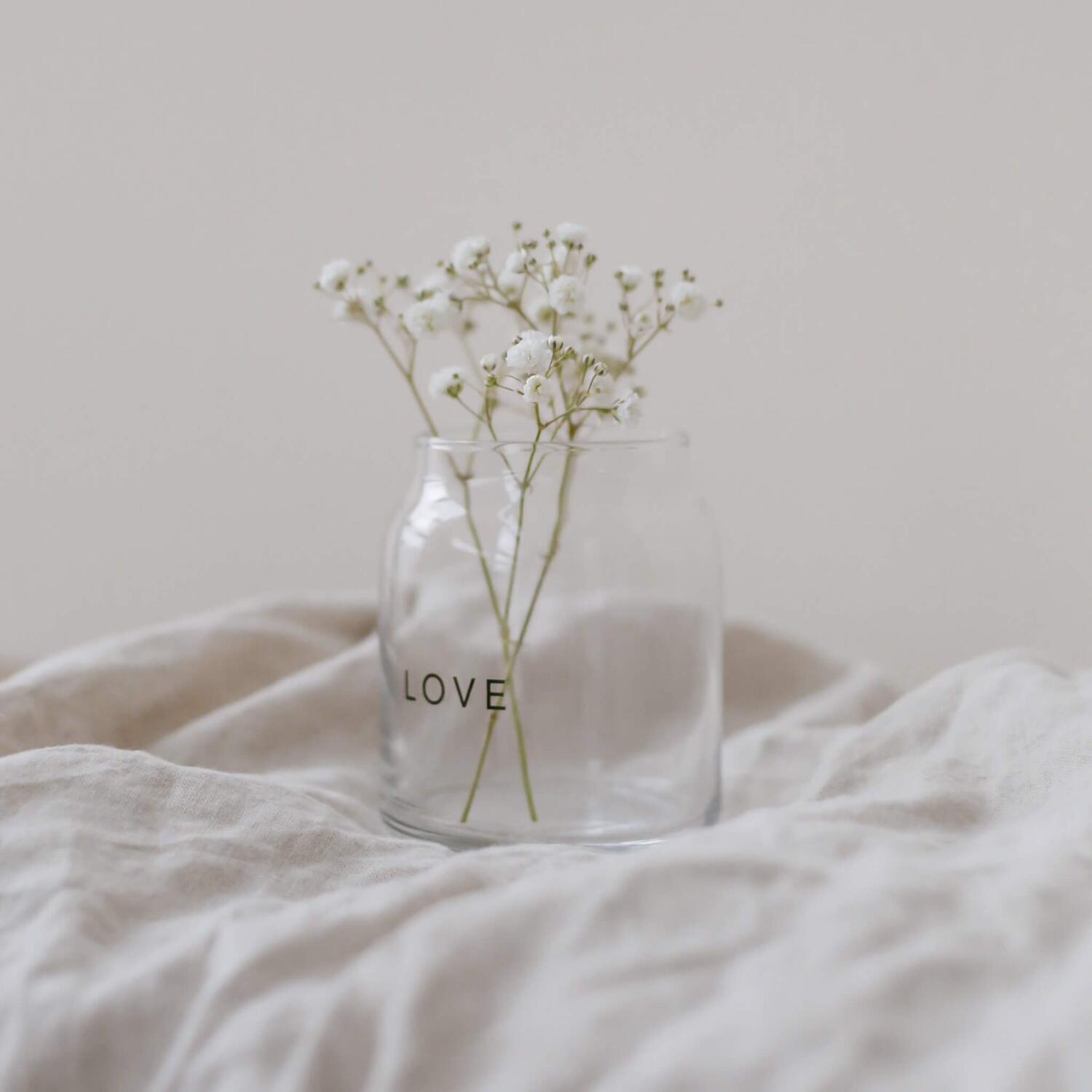 Vase aus Glas "Love" - klein (Transparent)
