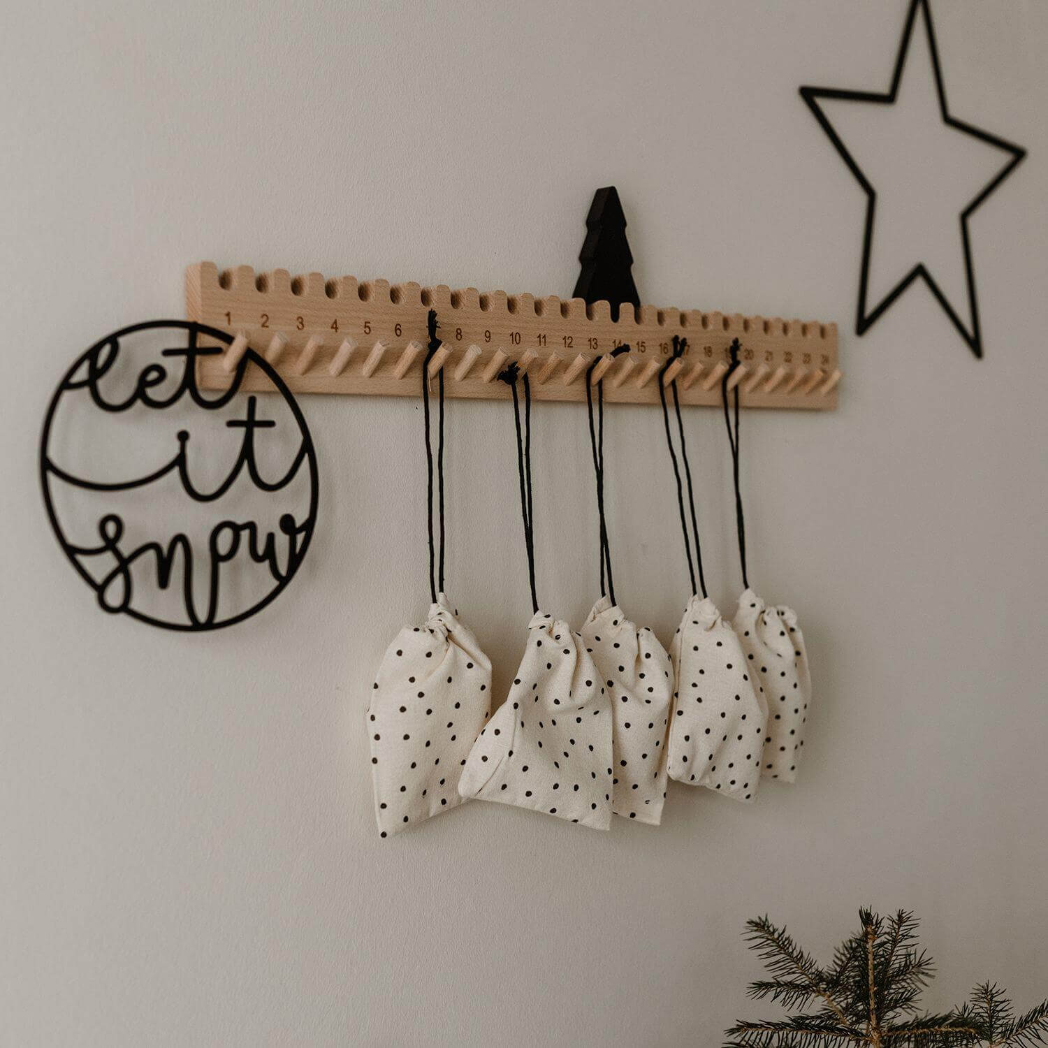 Adventskalender "Tanne" - 55x7 cm (Natur)